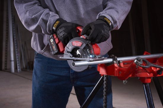 MILWAUKEE® M18™ FUEL™ Metallsäge - Kompakt, Leistungsstark & Präzise