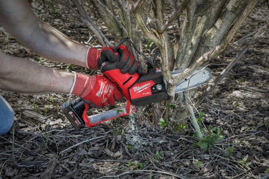 Milwaukee M12 FUEL Akku-Astsäge | Kompakte Kraft für die Baumpflege