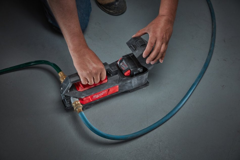 MILWAUKEE® M18™ 18V Akku-Transferpumpe - Leichte und leistungsstarke Lösung für den Wassertransfer